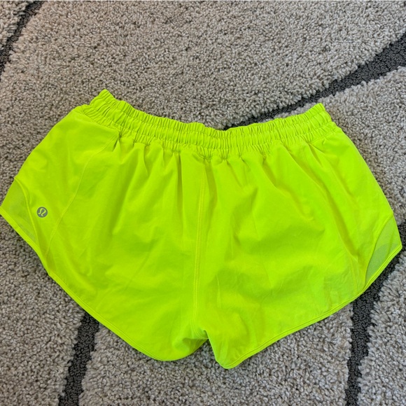 Lululemon Hotty Hot low rise shorts in the color Highlight Yellow - Picture 3 of 4